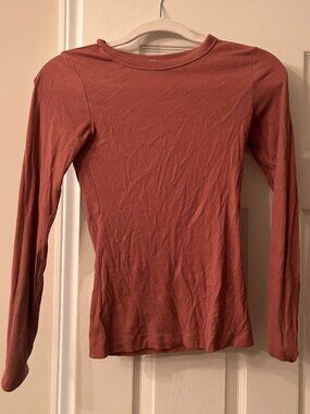 3/$10 🟢 H&M dusty rose long sleeve ribbed tee, size small